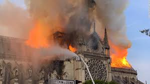 Les milliardaires et les entreprises françaises s'engagent à verser 400 millions d'euros pour reconstruire Notre Dame