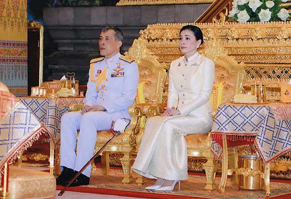 Le nouveau roi thaïlandais Maha Vajiralongkorn a été couronné officiellement, avec une audience publique