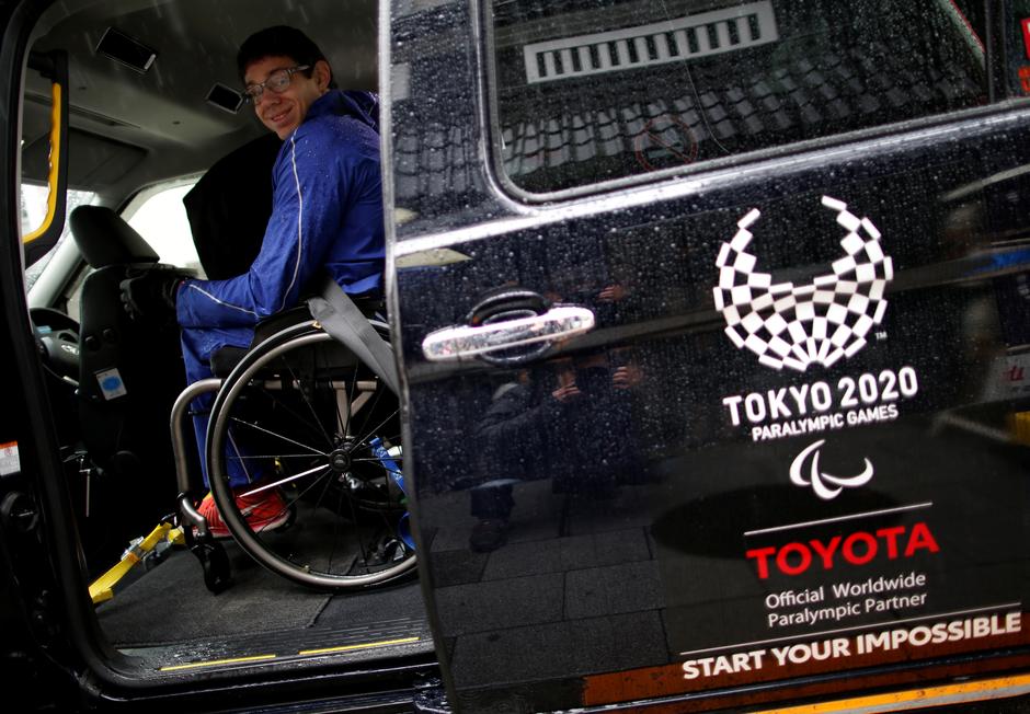 Le Japon Taxi de Toyota est devenu un symbole olympique coûteux